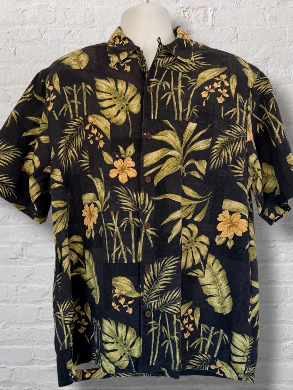 Tommy Bahama Mens Large 100% Silk Hawaiian Camp Shirt Tropical Floral Aloha